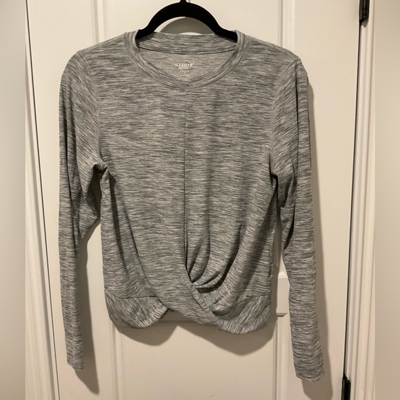 Old Navy Tops - Old Navy Gray Long Sleeve Athletic Shirt Size Medium